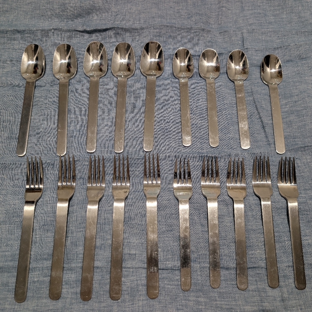 West Elm Brushed Round Flatware Silverware Fork & Spoon Set‎ Of 19
